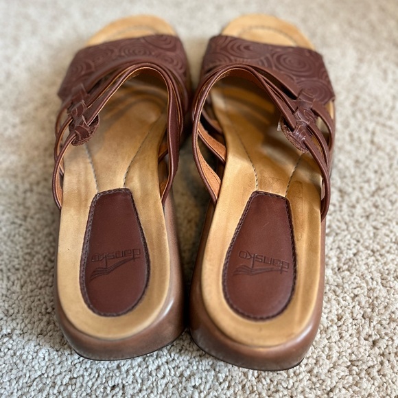 Dansko ‘Lacey’ Tooled Leather Embossed Swirl Slide Cognac Sandals EU 40 - Picture 10 of 10